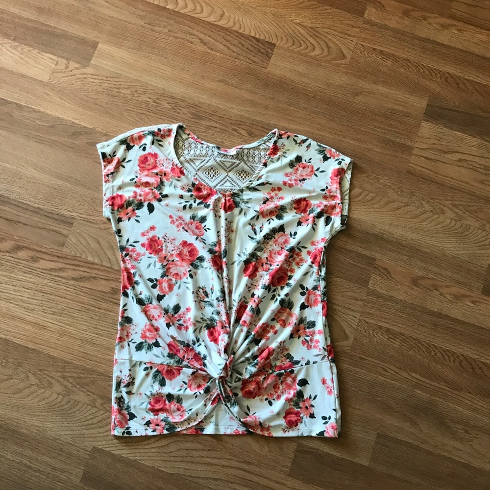 Like new cap sleeve blouse.